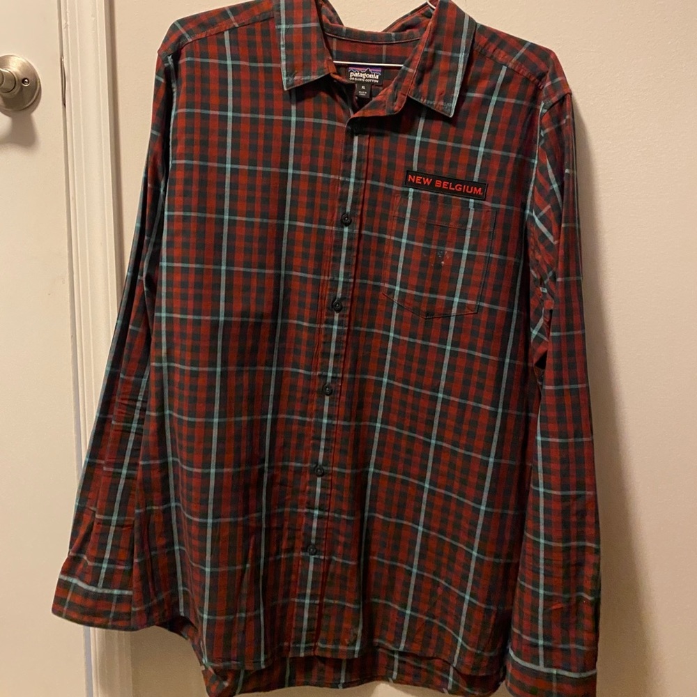 Men’s Patagonia long sleeve collared button down